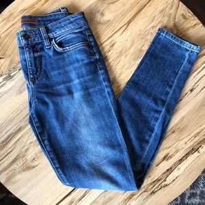 Joe’s Jeans “The Icon” Mid-Rise Skinny, Size 24